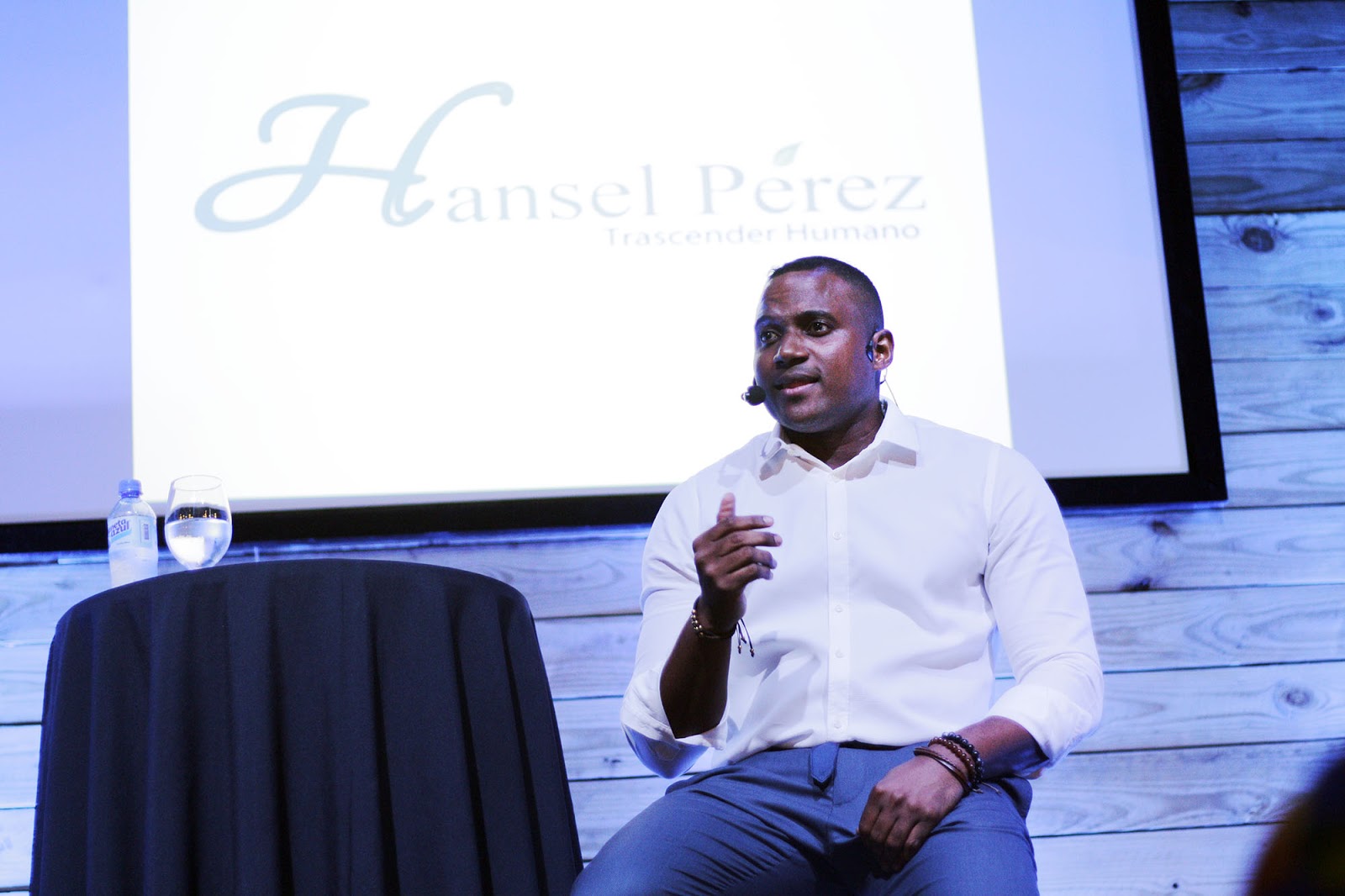 Hansel Pérez dicta conferencia magistral en Teatro Roraima