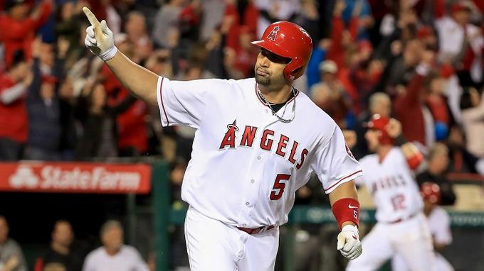 Pujols  a nueve de las 2 mil carreras empujadas