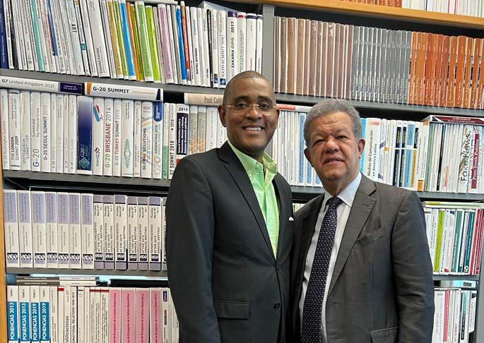 Isidro Ramirez juramentado por Leonel Fernández