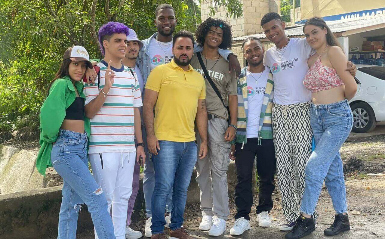 SMA TALENTS  y “Buenos Hábitos” junto a figuras realizan donativo de Útiles Escolares