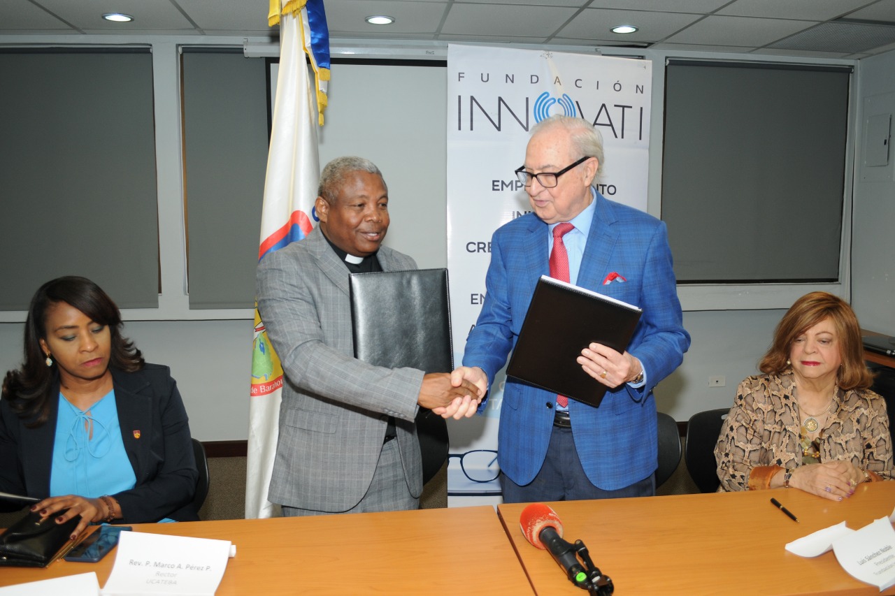 Fundación Innovati y UCATEBA firman un convenio de colaboración interinstitucional