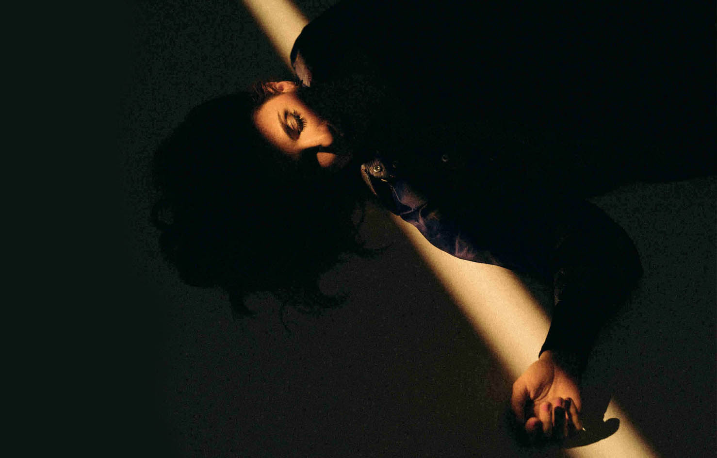 Vera Jonas comparte video musical visualmente impactante