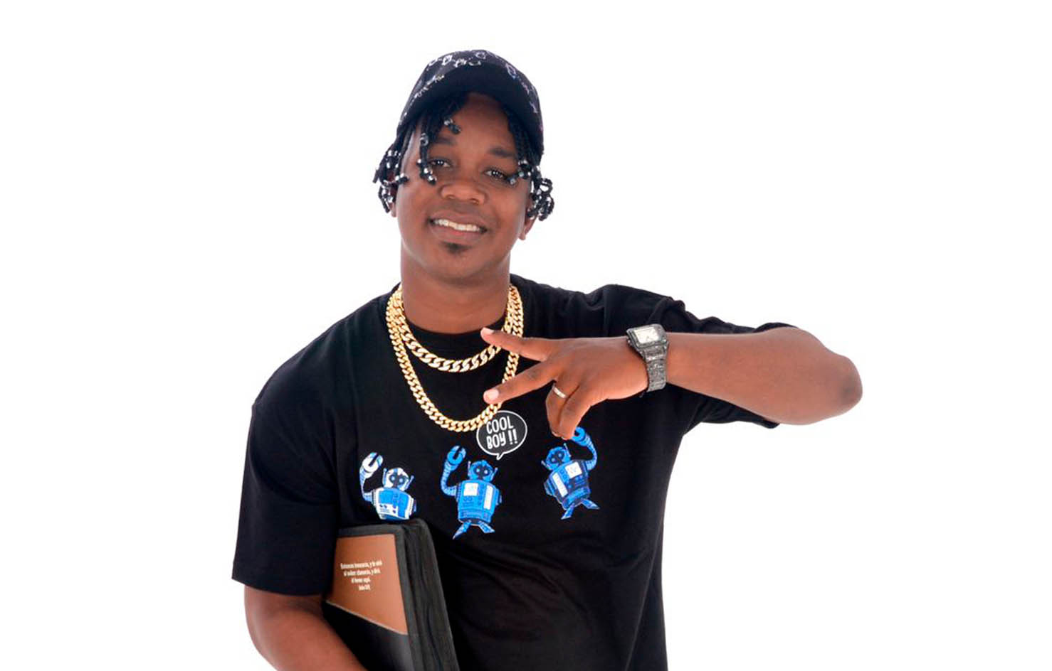 Intérprete de música cristiana recibe críticas tras cantar en discotecas