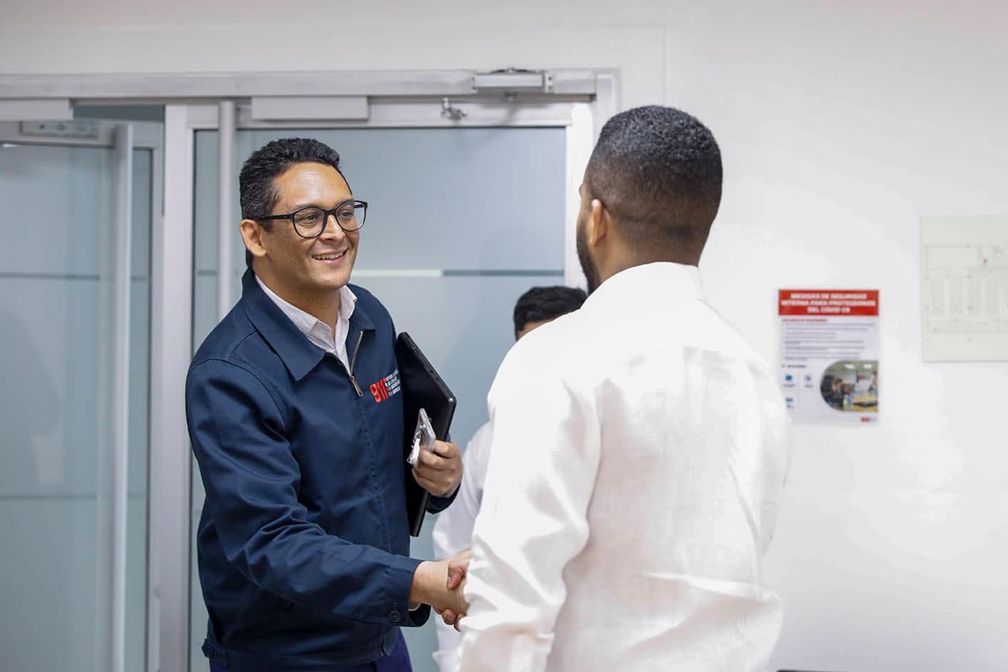 El ministro de la Juventud visita las instalaciones del Sistema 9-1-1