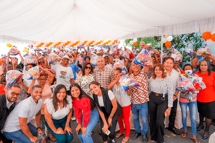 Fundación Oviedo realiza Festividad Navideña donde se beneficiaron cientos de personas