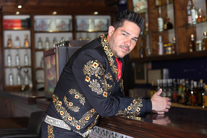 “Rancheras en Inglés” Rafa Rodríguez muestra su video oficial con una increíble innovación musical