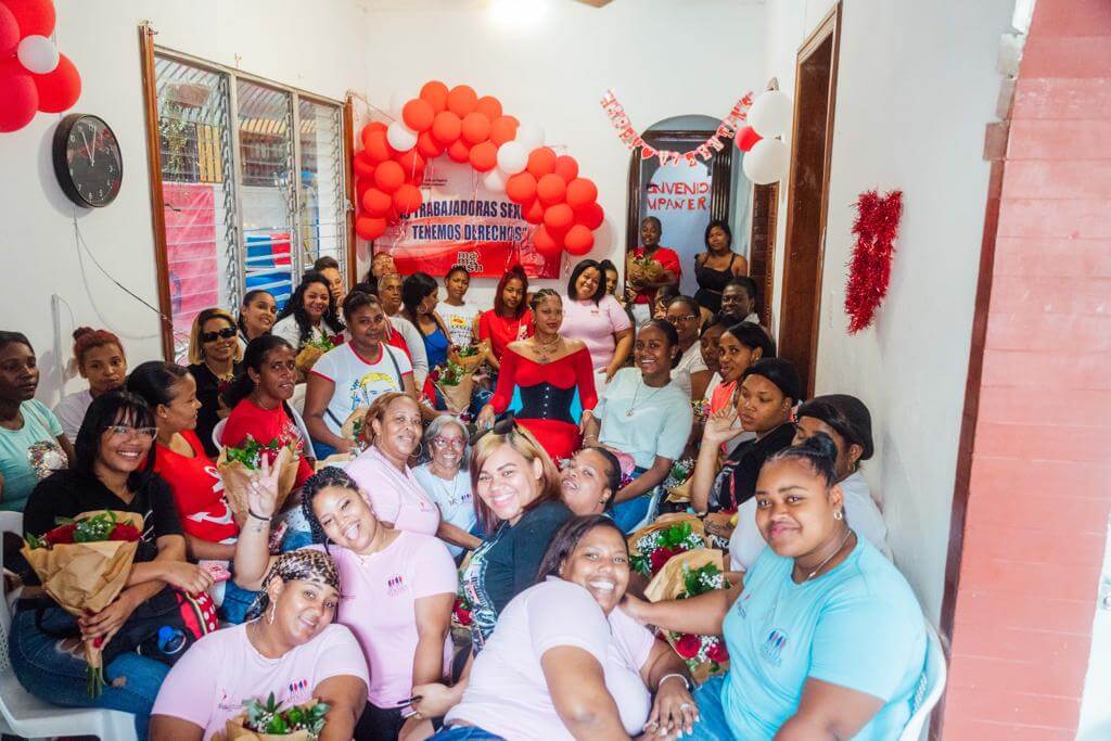 Tokischa celebra San Valentín con trabajadoras sexuales