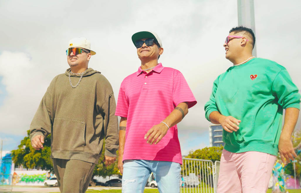 Bachaco se une a Mulato y Jhon Paul "El Increíble" para traer de vuelta el éxito "Echa pa´llá remix"