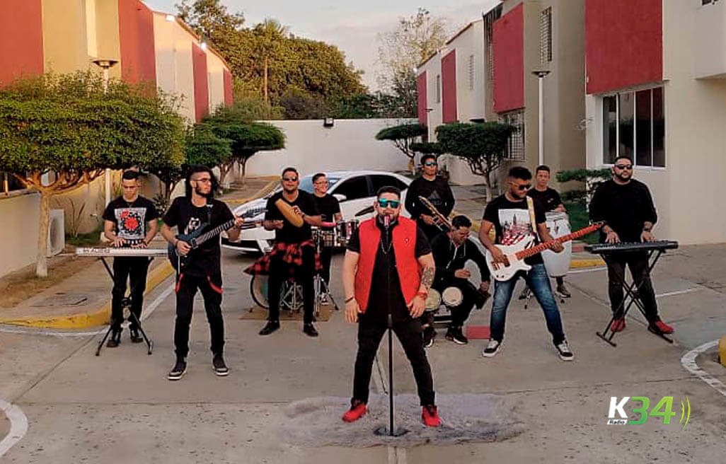 Kumbaque estrena su nuevo videoclip "De Rodillas"