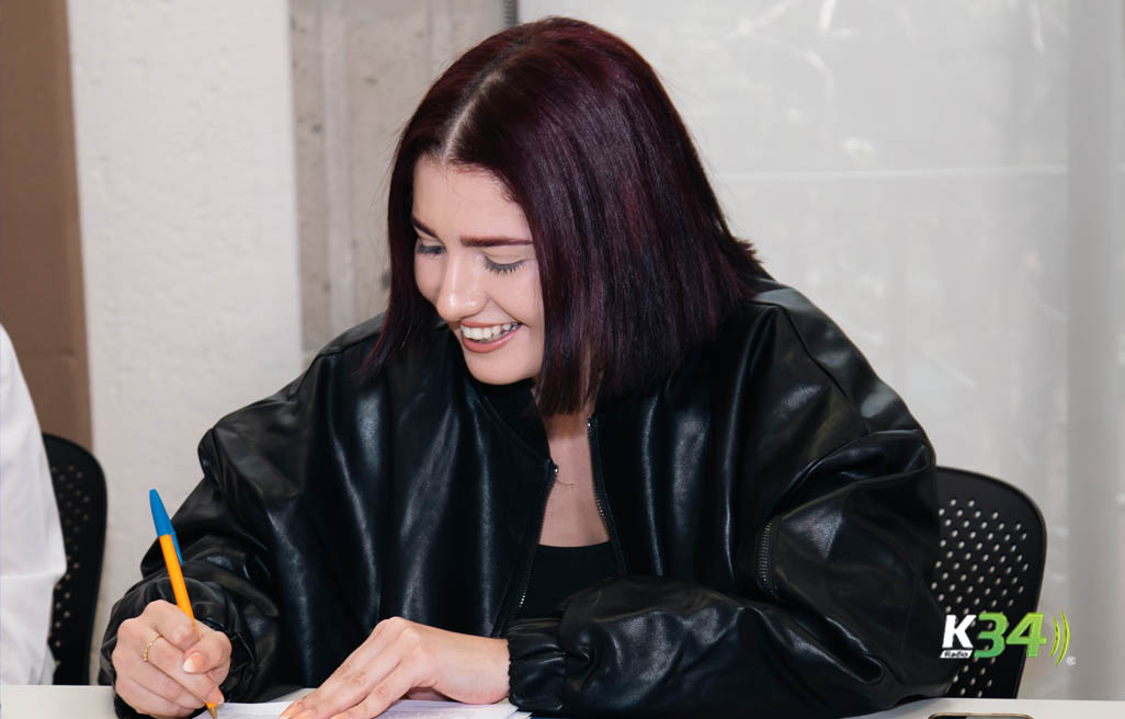 VALENTINA firma con Universal Music Group México