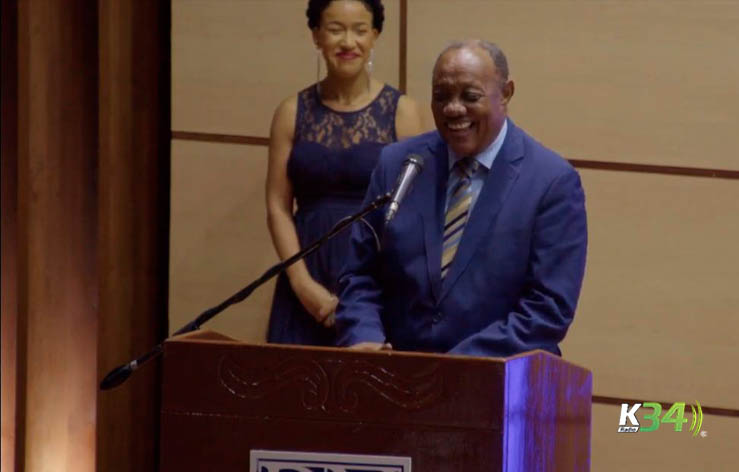 Lanzan obras literarias en honor a la vida poética de Mateo Morrison