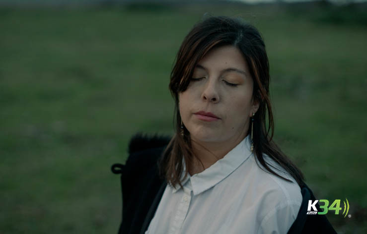 Javi Urra vuelve con "Mentiras", su nuevo sencillo atmosférico y reflexivo