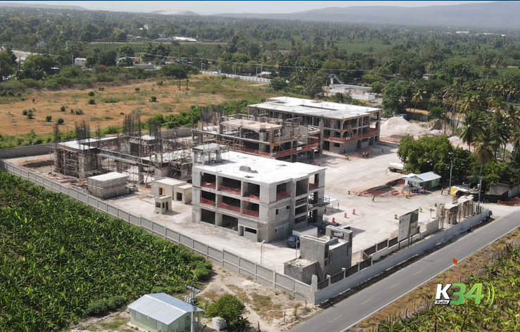 Vicepresidenta Raquel Peña y directivos del MIVED supervisan construcción de la UASD en AZUA