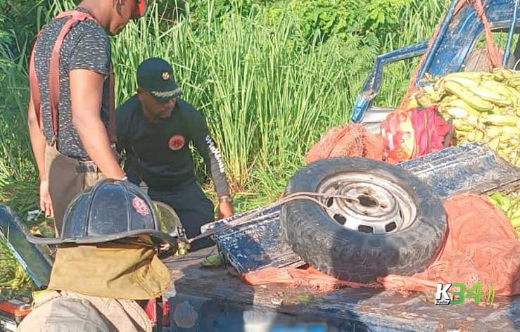 9-1-1 coordina rescate de familia atrapada en vehículo accidentado en San Pedro de Macorís