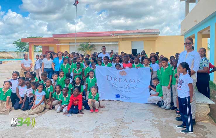 Dreams Macao Beach Punta Cana entrega útiles escolares a más de 200 niños