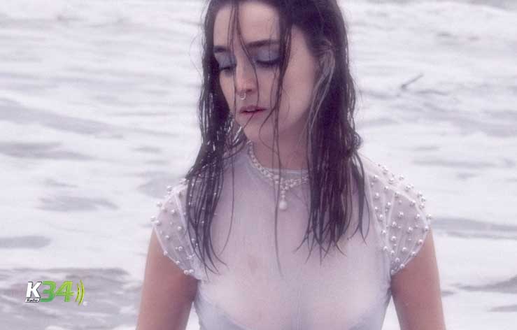 Chica Lunar se encuentra promocionando su single debut "Dejarte Ir"