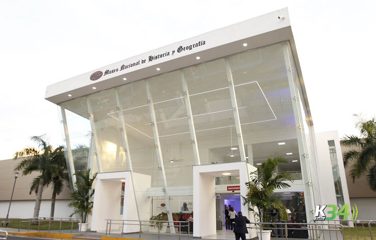 Cristóbal Gacitúa le canta a su abuelo en "Julio", su nuevo sencillo nostálgico y emotivo