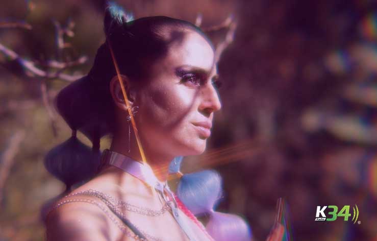 Nía Daroch presenta "Electrica" un rayo de intensidad