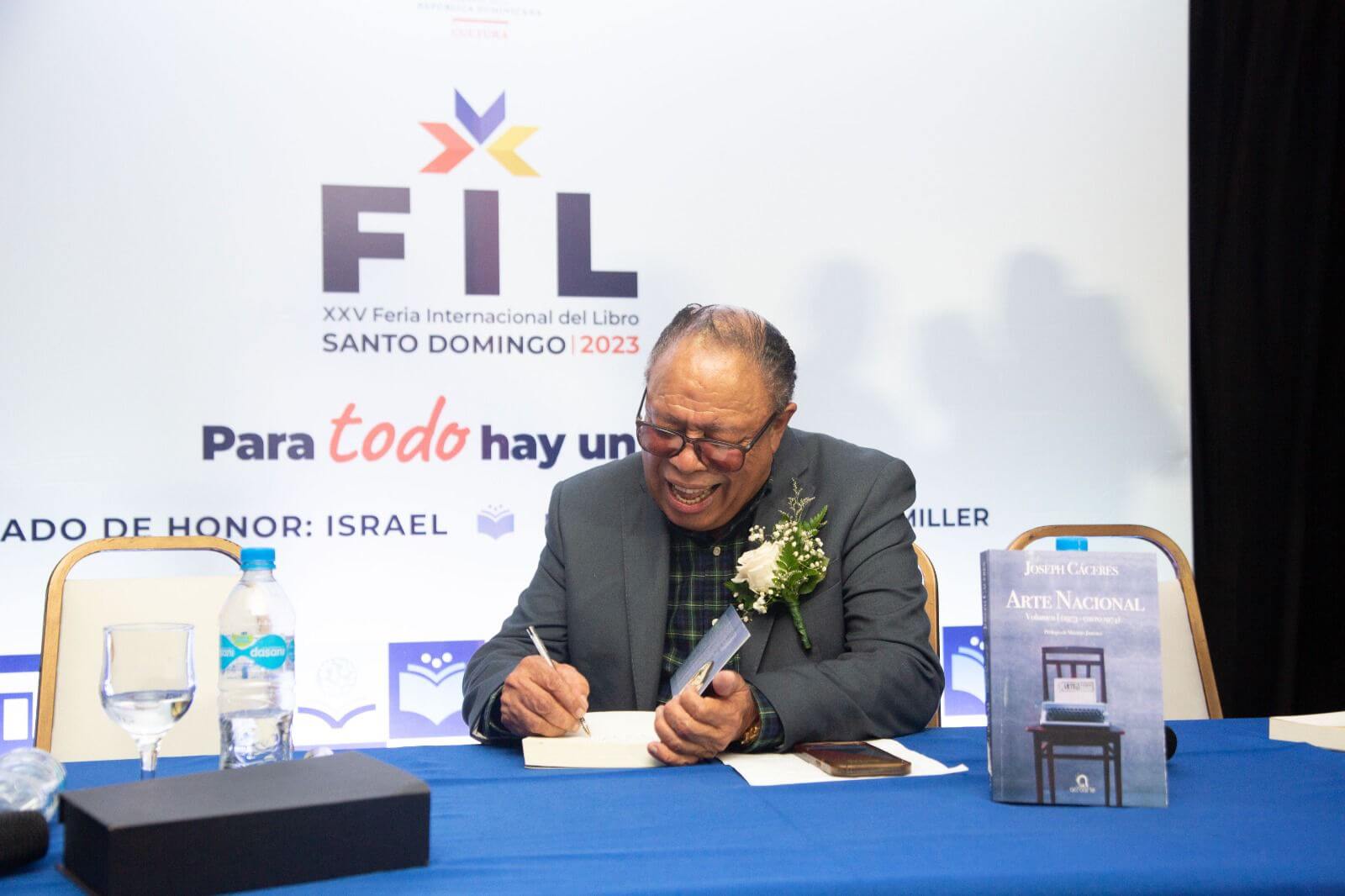 Acroarte analiza obra de Joseph Cáceres en la Feria del Libro 2023
