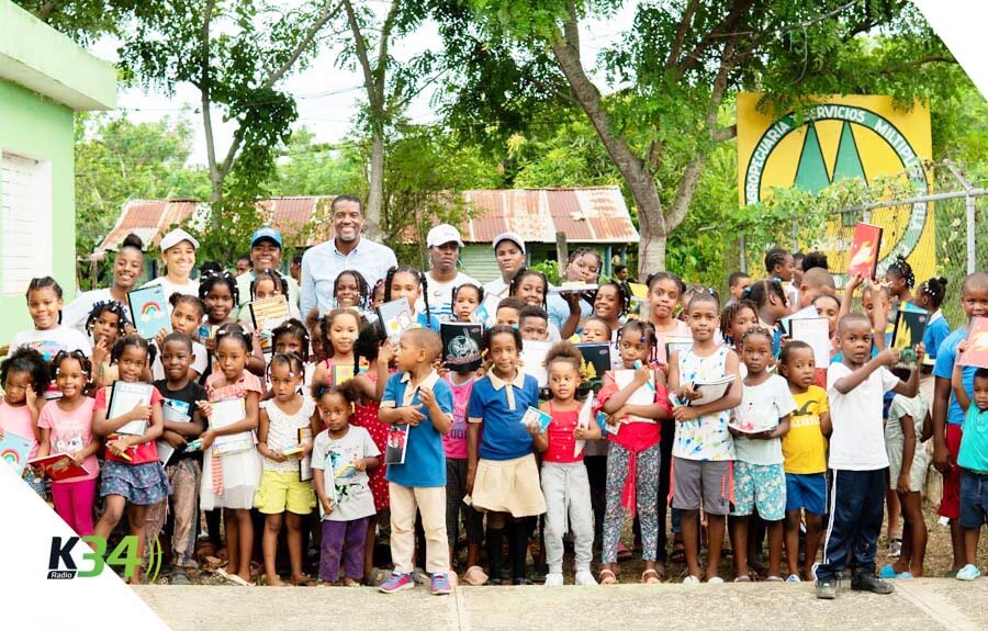 Fundación Arriba RD realiza la entrega de útiles escolares en La Luisa, Monte Plata