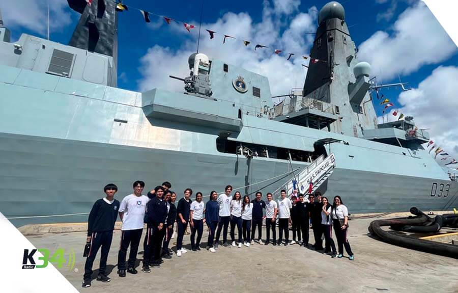 Los estudiantes de Saint George School visitan el buque británico HMS Dauntless