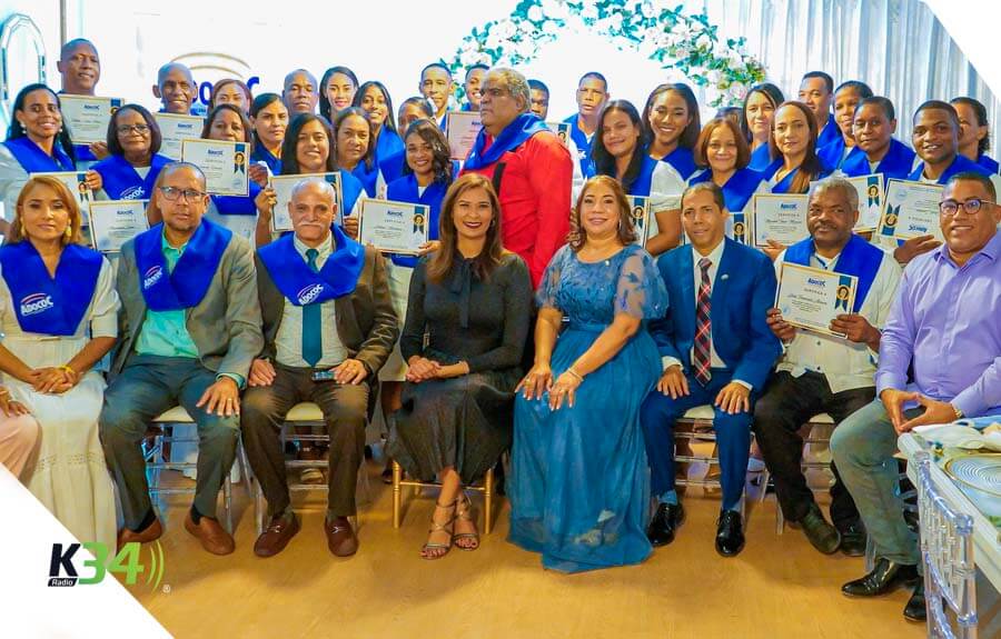 ADOCOC filial Sánchez Ramírez gradúa 34 locutores