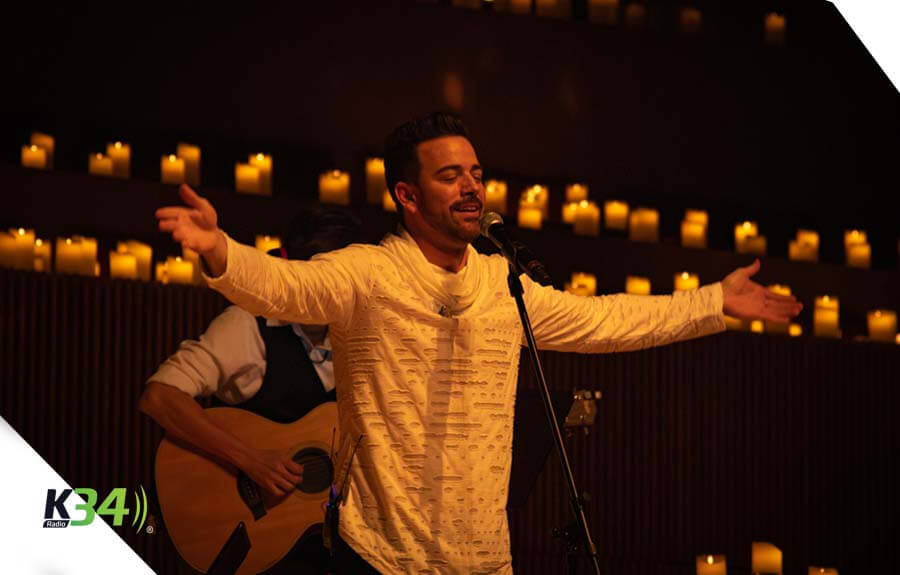 Mane de la Parra cierra el año con exitoso concierto en El Cantoral