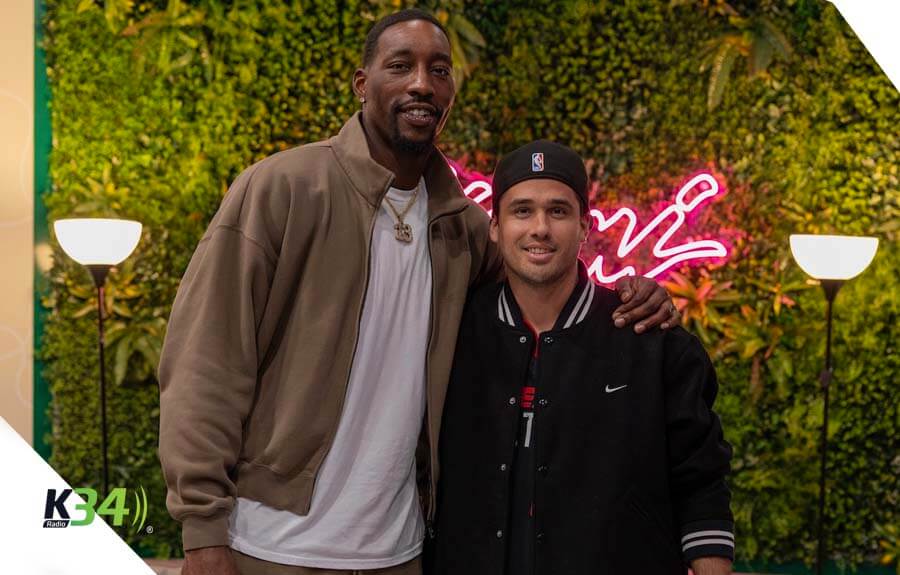 Mr. Dripping revoluciona Art Basel al pintar en vivo en el intermedio del juego de los Miami Heat