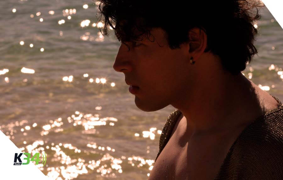 Leandro Aceves sorprende con el avance de una nueva canción