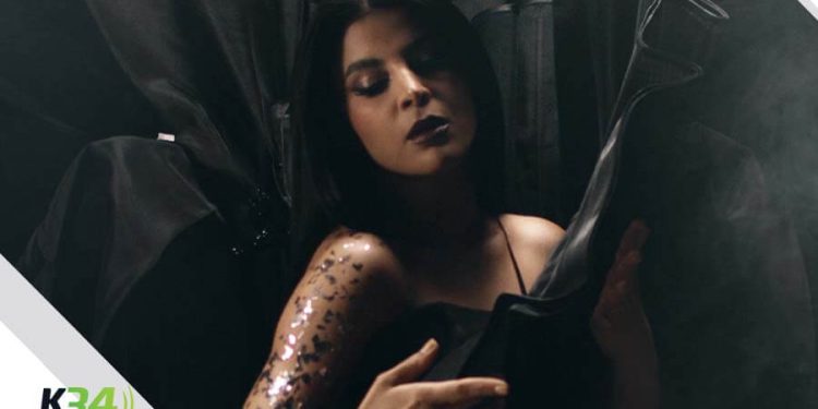 ’La Doctora que Canta' lanza su sencillo titulado "El Bien y el Mal"