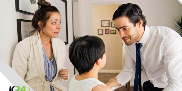 Escena película Nosotros, los De La Fe, hablando padres e hijo