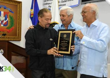 Presidente de Efemérides Patrias recibe distinción de la Sociedad Numismática Dominicana