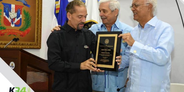 Presidente de Efemérides Patrias recibe distinción de la Sociedad Numismática Dominicana