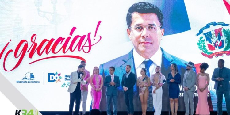 Reconocen a ministro de Turismo David Collado en el Chicago Salsa Bachata Festival