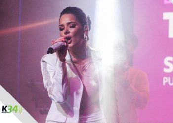 Tueska deslumbra con su voz en concierto en vivo en HRCSD