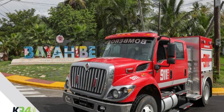 911 continúa equipando a Cuerpos de Bomberos con entrega de un camión de última generación en Bayahibe