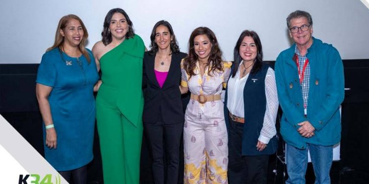 Michel Gallero inició su residencia en Escena 8 a casa llena