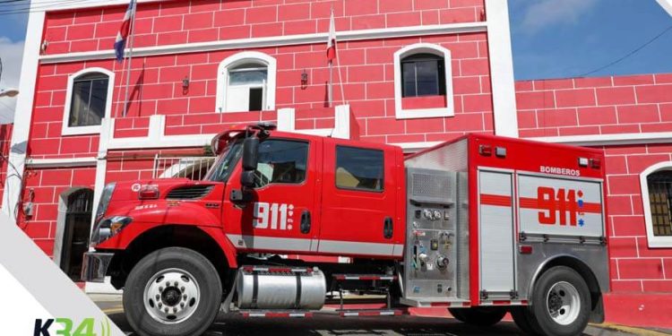 911 entrega segundo camión de última generación al Cuerpo de Bomberos de La Vega