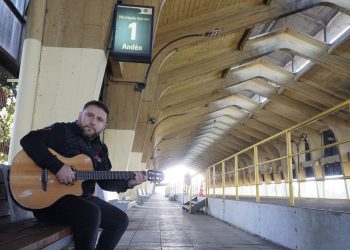 Juanjo Montecinos se prepara para repartir emotivas melodías con su nueva gira nacional "Viajero"