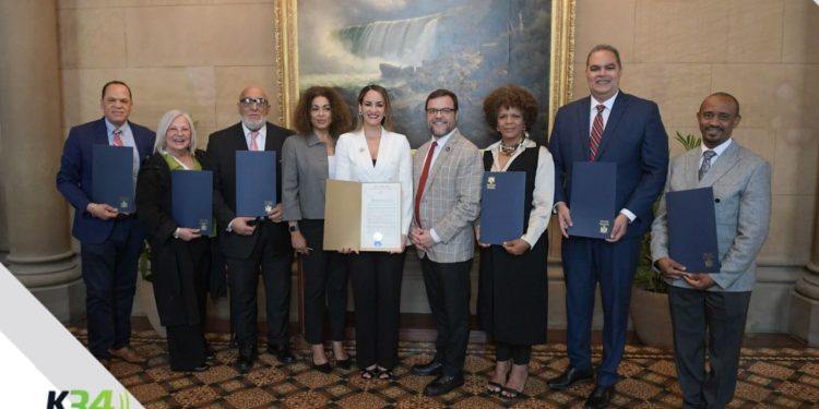 Senado de Nueva York rinde homenaje a Acroarte