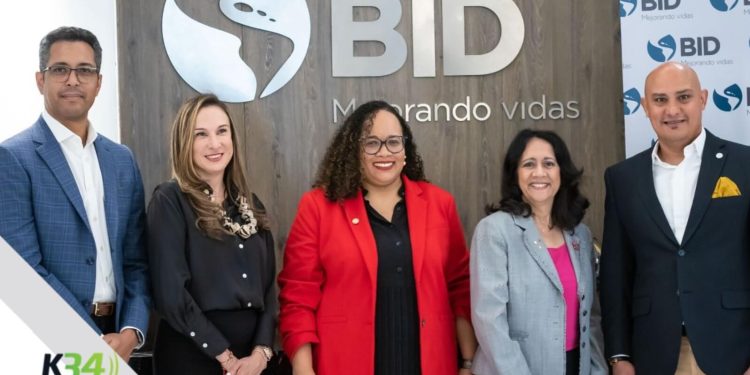 Realizan con éxito la primera Feria de Empleos del Programa Mujer Digital