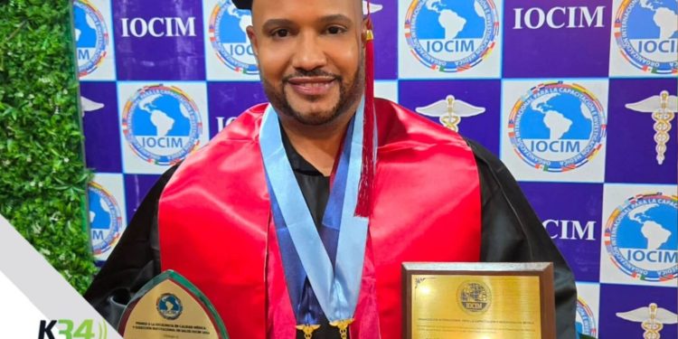 Johan Rosario es reconocido con título internacional de Doctor Honoris y Causa en Honduras