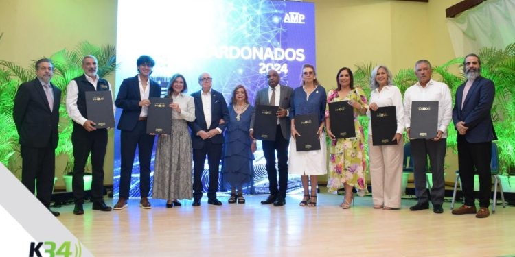 Fundación Innovati reconoce a 10 personalidades por sus aportes en valores positivos al desarrollo de RD