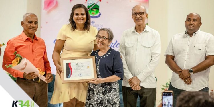 Vicealcaldía de Villa González reconoce labor de madres ejemplares