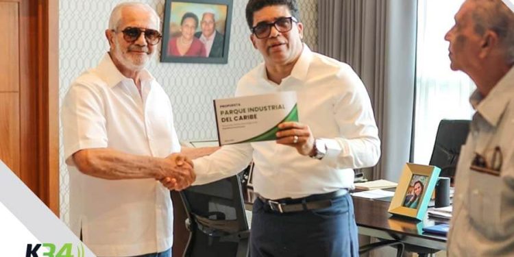 Alcalde Dío Astacio recibe propuesta para construir zona industrial en Santo Domingo Este