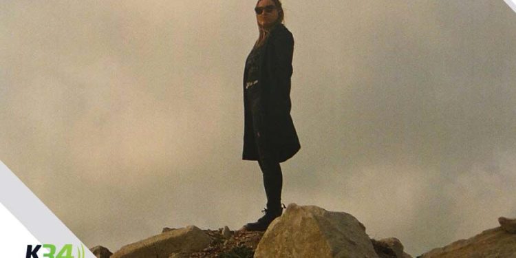 Evelyn Garrido presenta "La Dirección" su nuevo single y videoclip