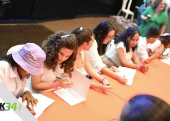 Niños dominicanos y puertorriqueños presentan libro en Caguas, Puerto Rico