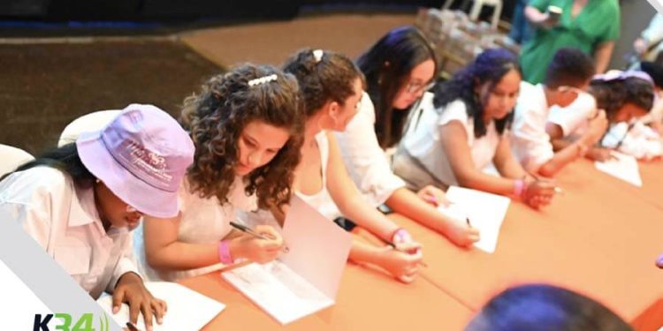 Niños dominicanos y puertorriqueños presentan libro en Caguas, Puerto Rico