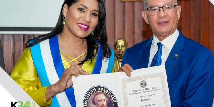 Lorenny Solano es investida como Miembro de Honor del Instituto Duartiano