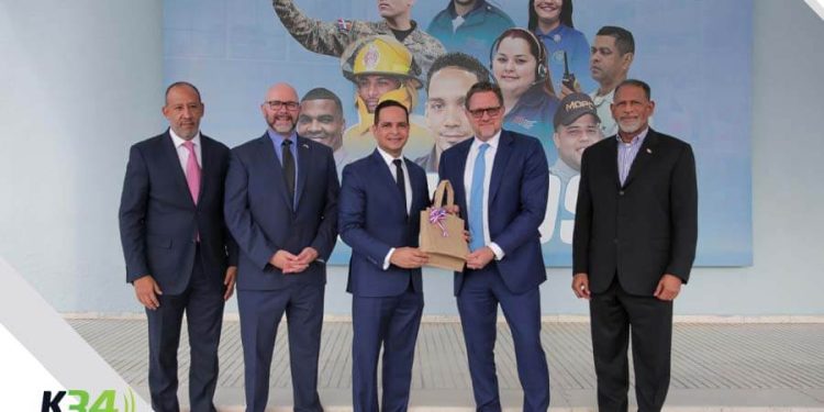 911 recibe visita subsecretario adjunto del Programa INL del Gobierno de los EE.UU.